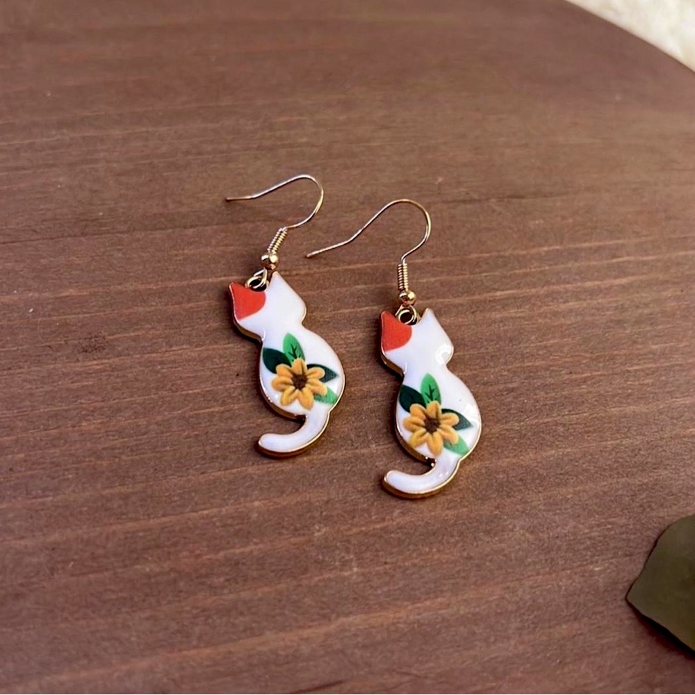 Kittycat dangling earrings